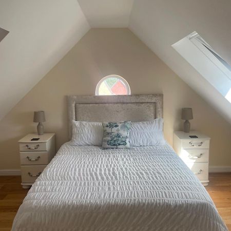 Honeyberry Cottage -Part Of Alton Cottages Екстериор снимка