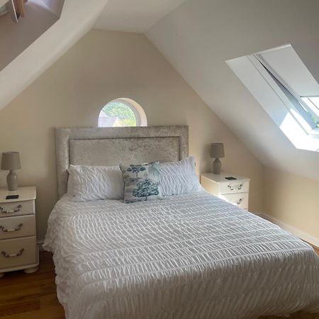 Honeyberry Cottage -Part Of Alton Cottages Екстериор снимка