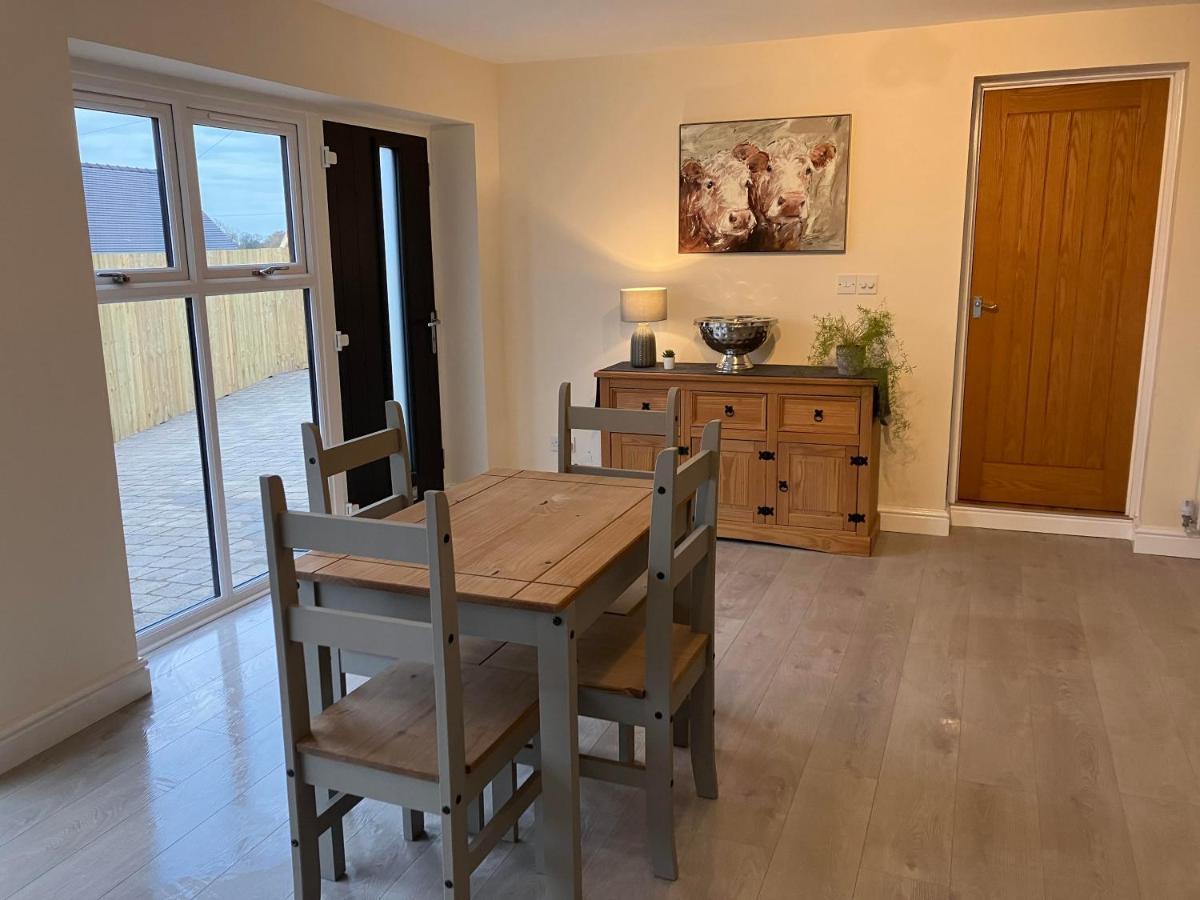 Honeyberry Cottage -Part Of Alton Cottages Екстериор снимка