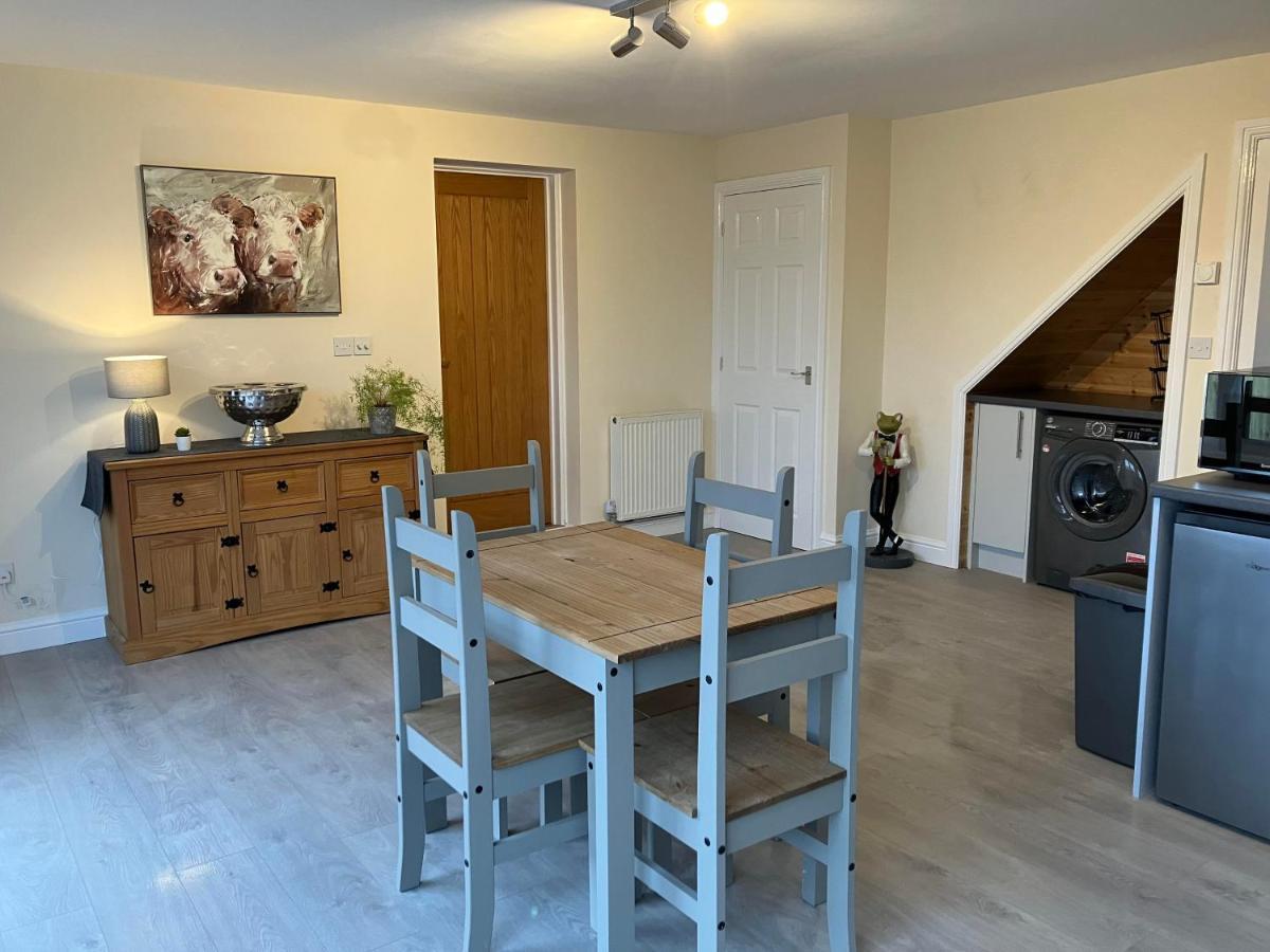 Honeyberry Cottage -Part Of Alton Cottages Екстериор снимка